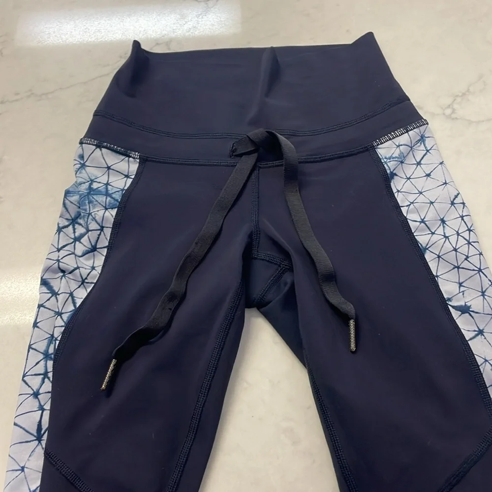 Lululemon Retreat 7/8” Leggings Size 4